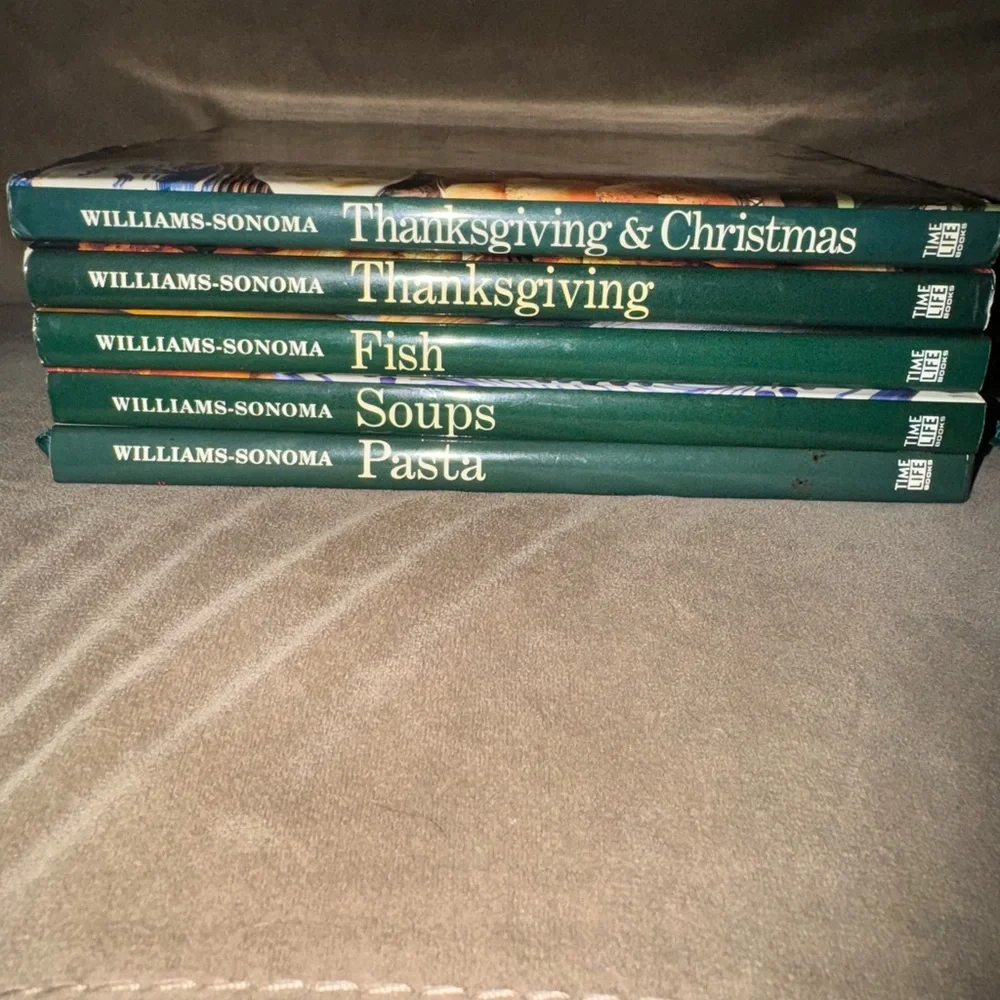 Set of 5 Williams-Sonoma Kitchen Library, very good condition